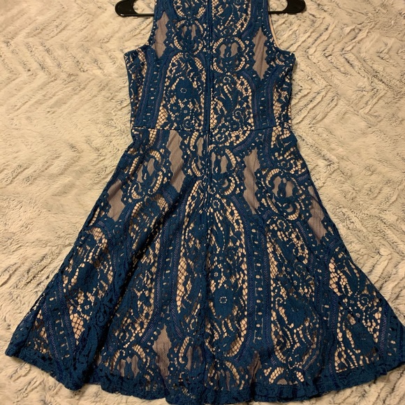 Lace cocktail dress - Picture 2 of 2